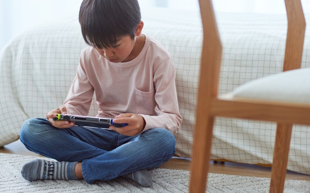  Pantallas peligrosas alertan a pediatras en temporada de compras